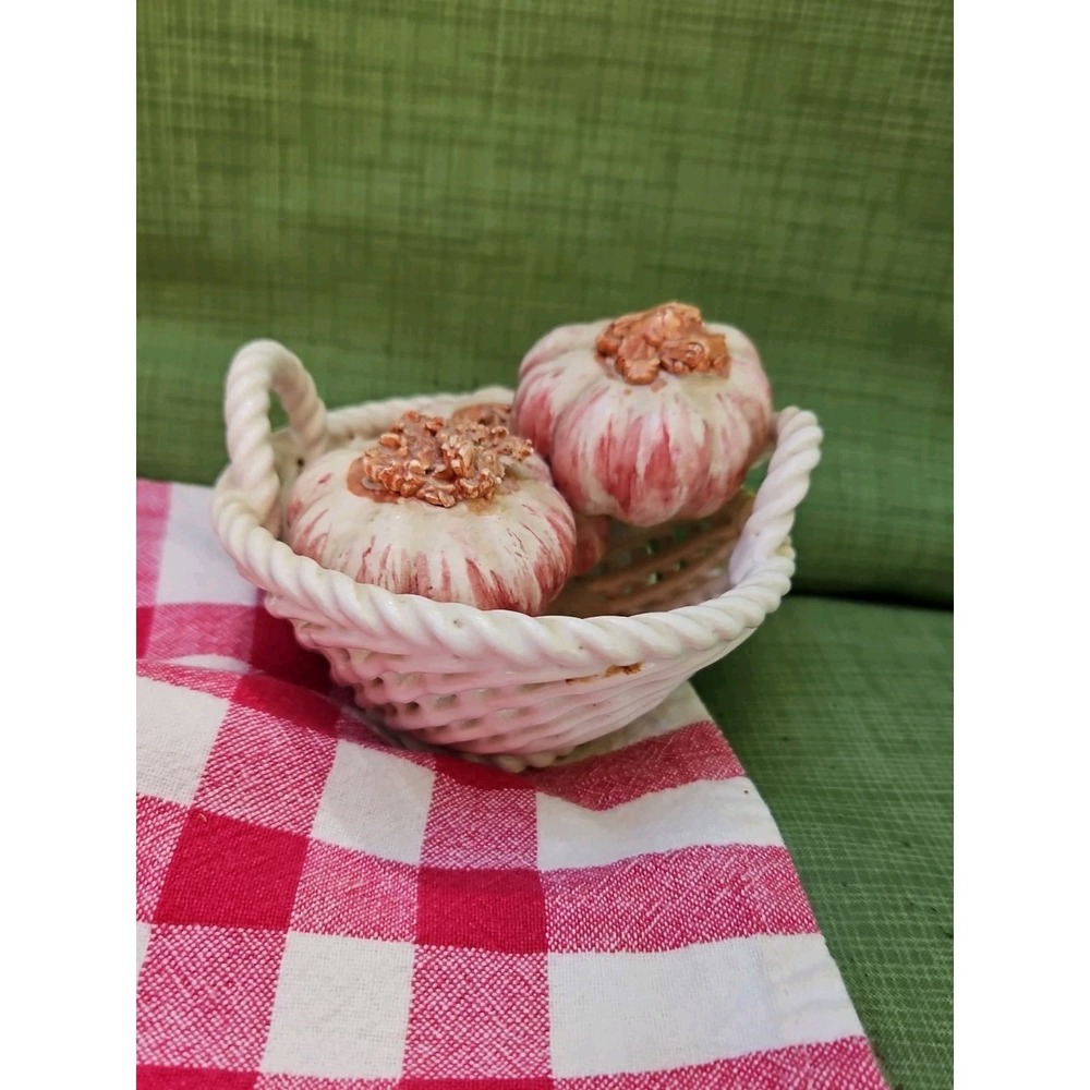 Capodimonte Garlic‎ In Basket Vintage Italian Porcelain Garlic Bulbs 5.5"